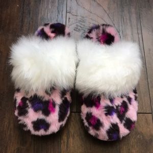 Leopard slippers